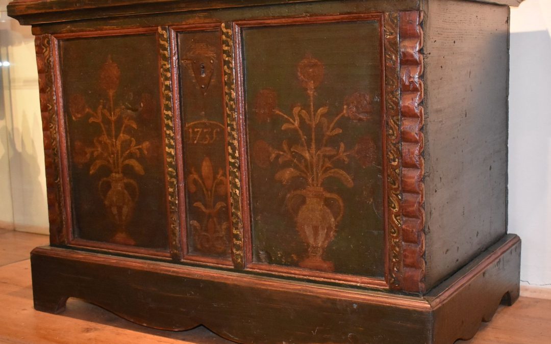 Výjimečná kolekce malovaného lidového nábytku v lomnickém muzeu