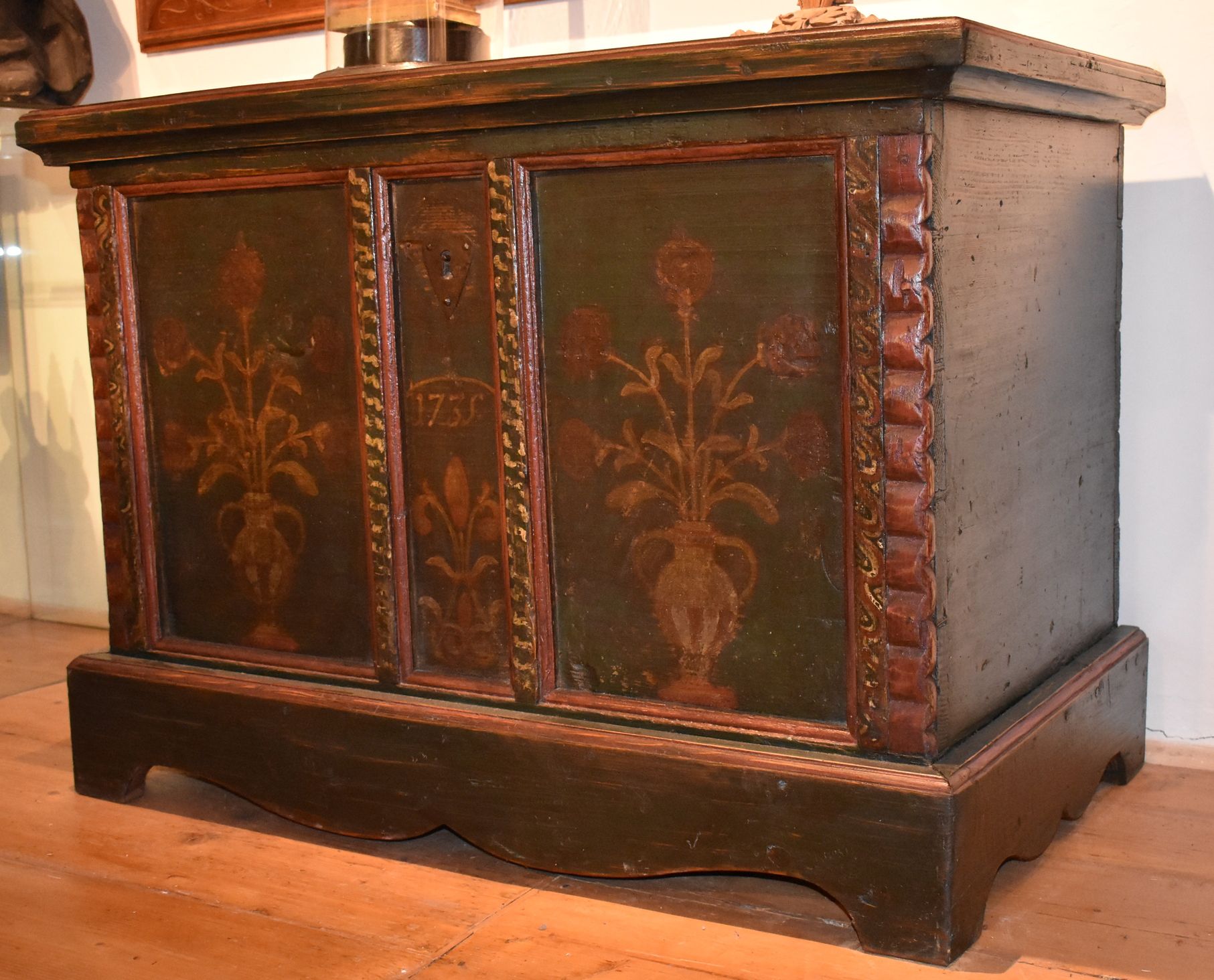 Malovaný lidový nábytek