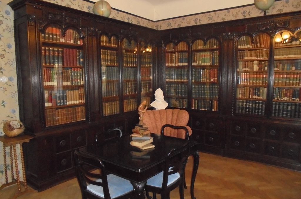 Z muzejních vitrin a depozitářů – Šlechtova knihovna